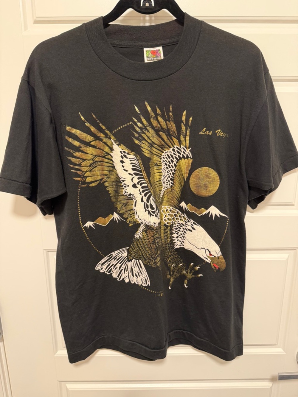 Size Men’s Medium vintage-style Las Vegas graphic T-shirt